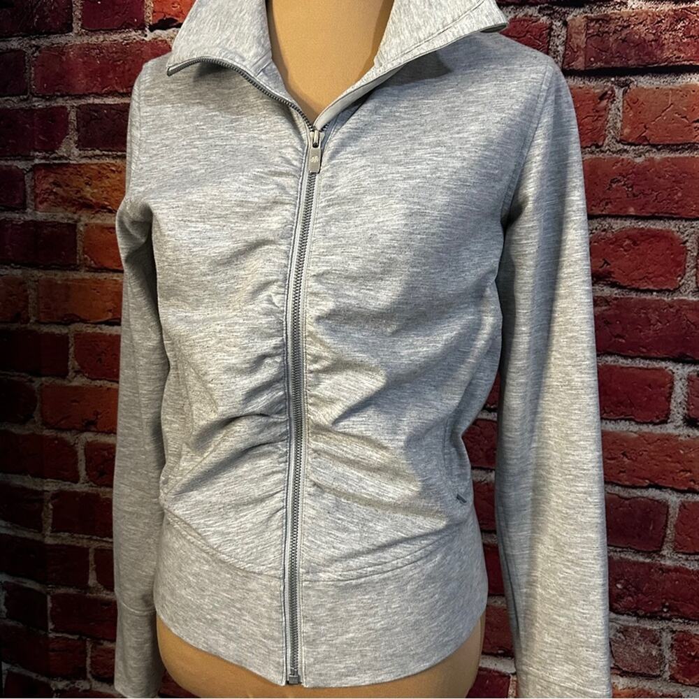 Lululemon jacket size 8 - Picture 2 of 9